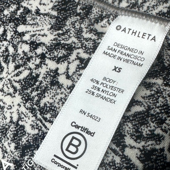 Athleta Salutation Stash Pocket 7/8 tights Size XS - Picture 4 of 8